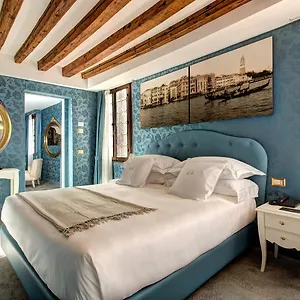 https://hotel-ca-arco-antico.hotelinveneto.com